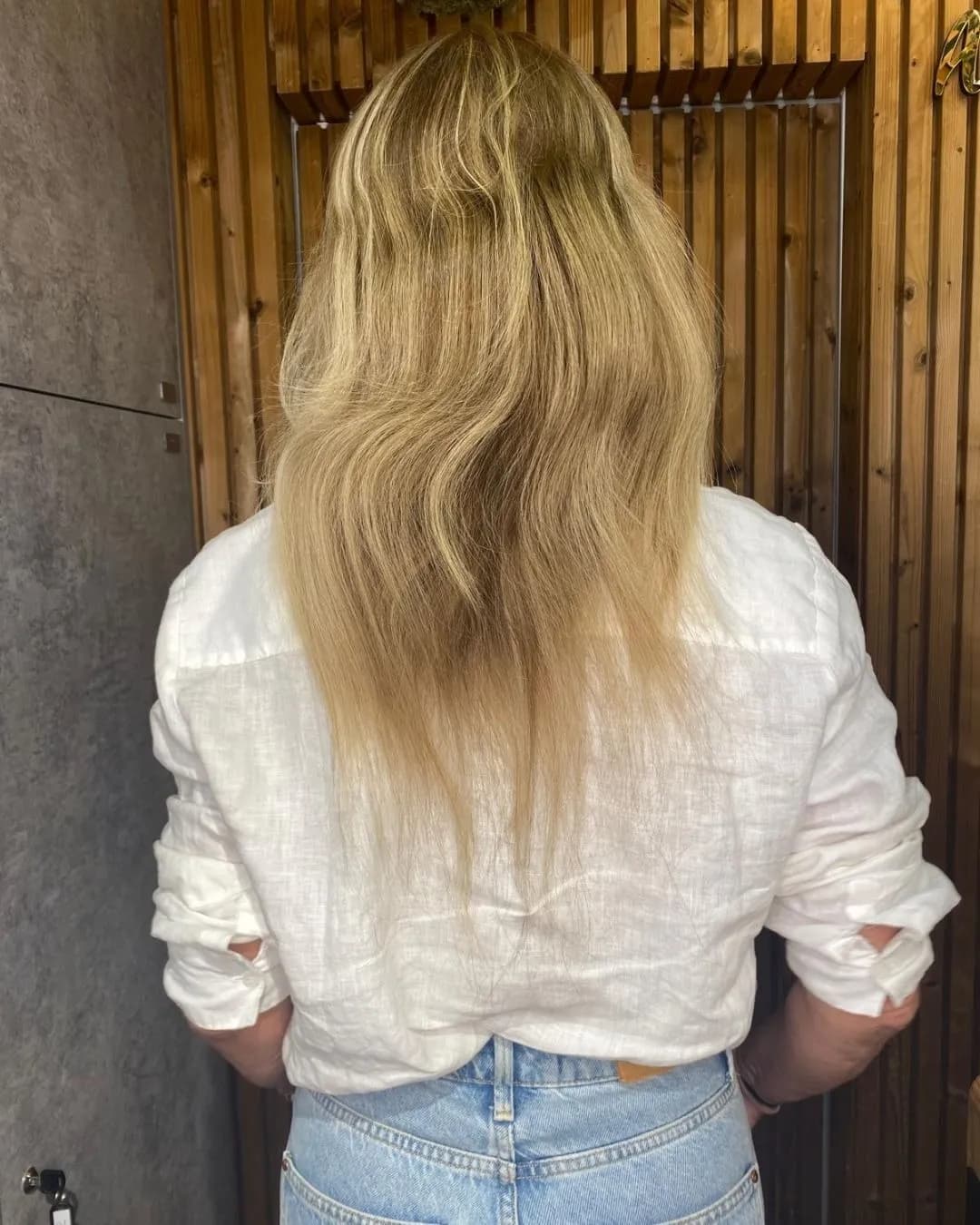Antes: cabelo loiro sem forma