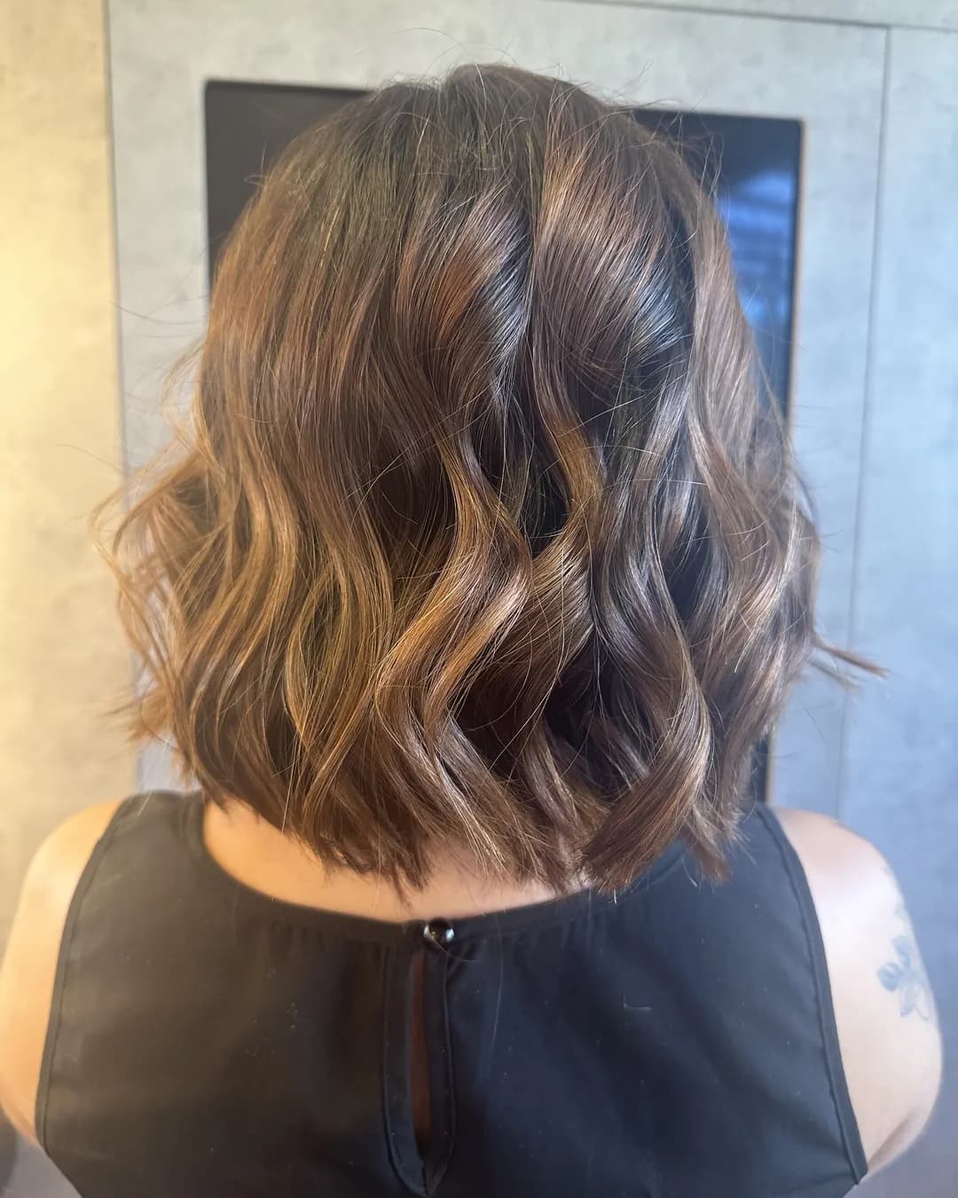 Depois: o mesmo cabelo com ondas soltas